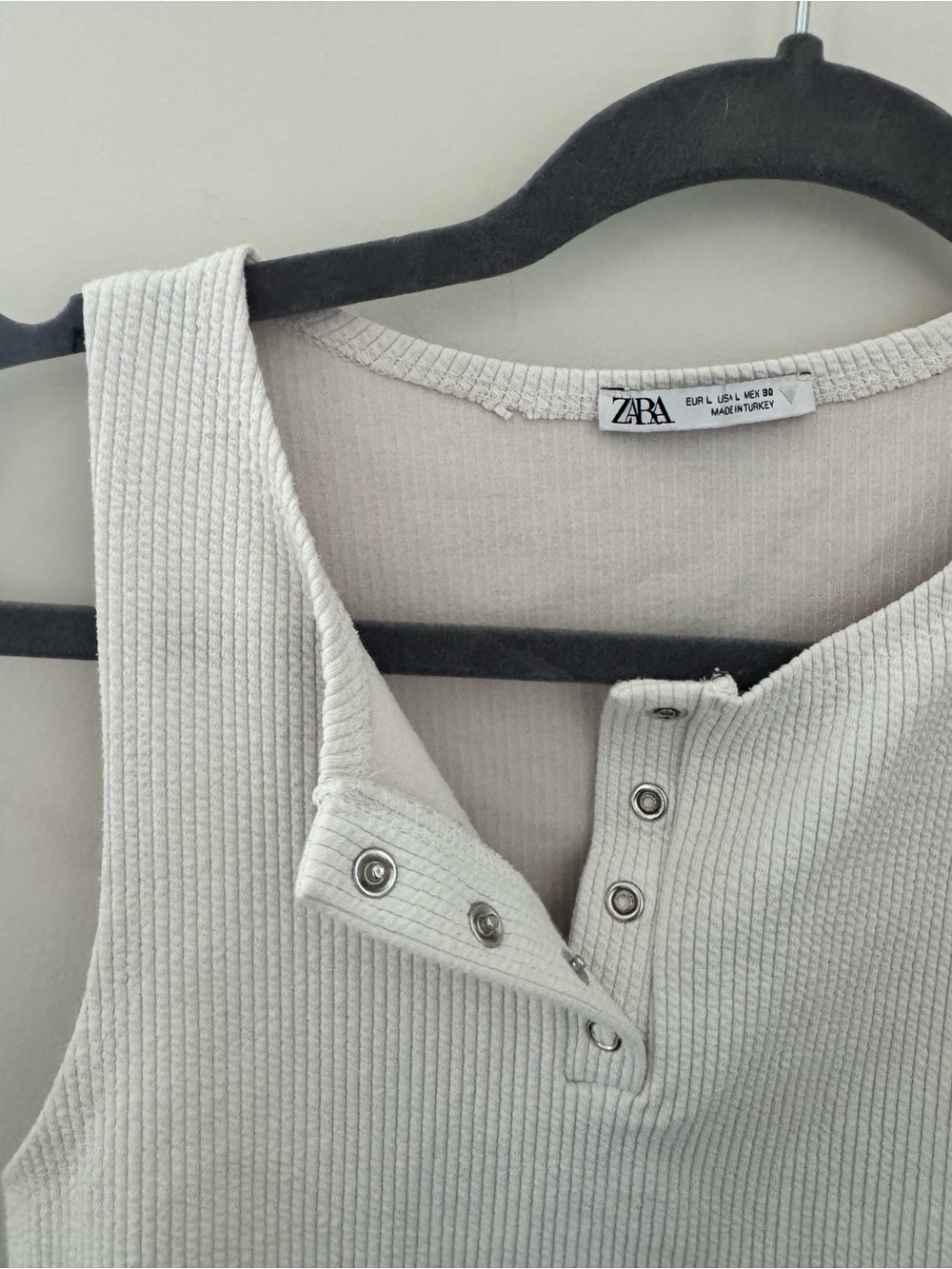 Zara Cream Ribbed Snap Tank - Picture 2 of 3